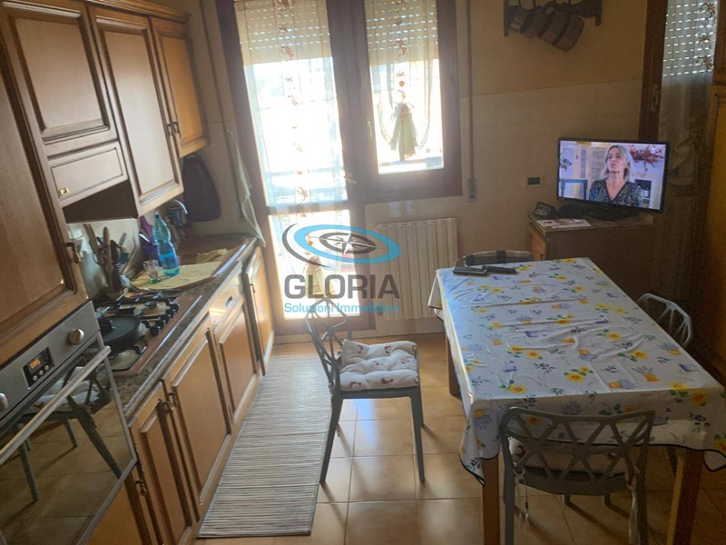 Appartamento in Vendita a Fabriano, 85'000€, 90 m²