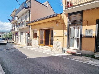 Immobile commerciale in Affitto a Grottaminarda, 450€, 110 m²