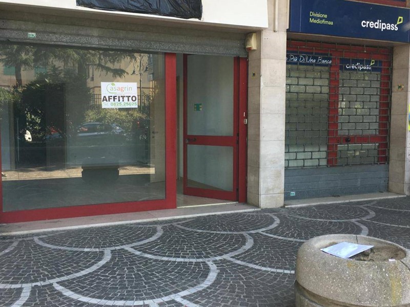 Immobile commerciale in Affitto a Avellino, 750&euro;, 80 m²