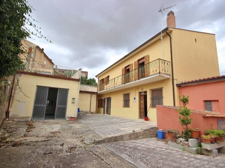 Casa Indipendente in Vendita a Scampitella, 23'000€, 170 m²