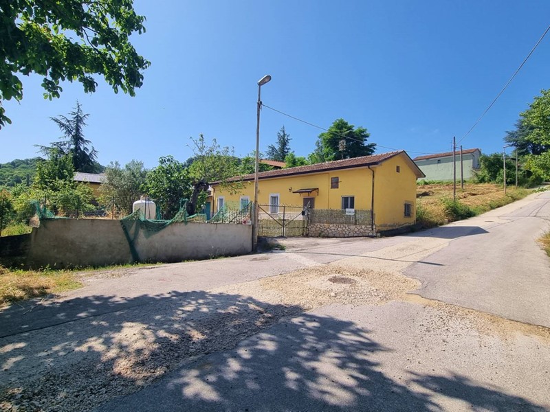 Casa Semi Indipendente in Vendita a Trevico, 58'000&euro;, 216 m²