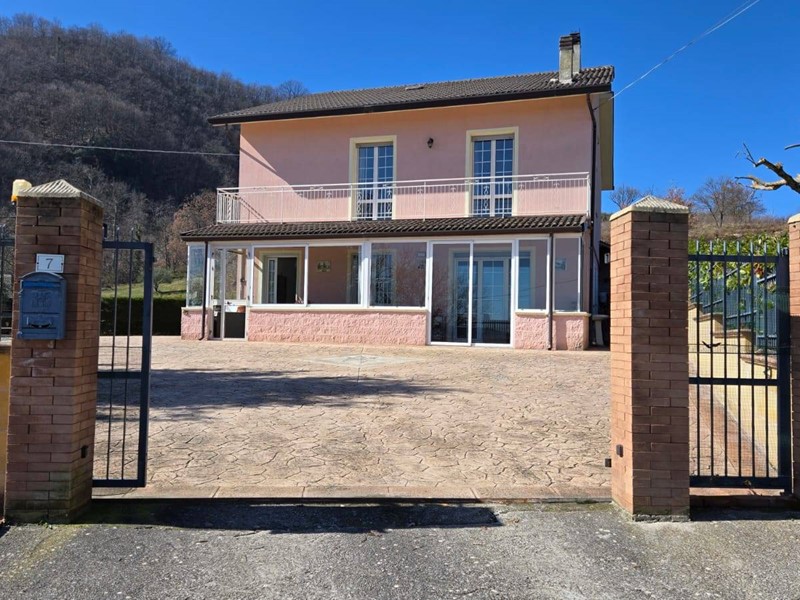 Villa in Vendita a Montemarano, 127'000&euro;, 130 m²
