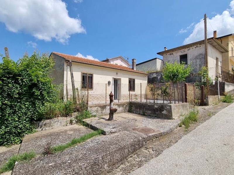 Casa Indipendente in Vendita a Scampitella, 35'000€, 80 m²
