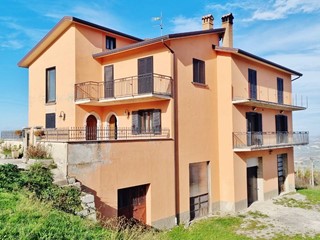 Casa Semi Indipendente in Vendita a Guardia Lombardi, 140'000&euro;, 423 m²
