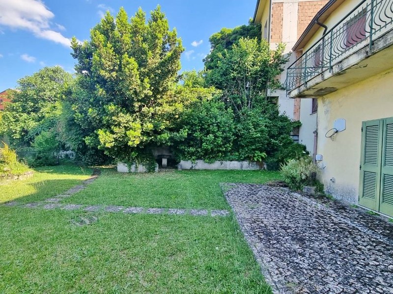 Casa Semi Indipendente in Vendita a Torella dei Lombardi, 98'000&euro;, 352 m²