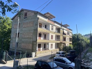 Trilocale in Vendita a San Potito Ultra, 53'000€, 72 m²