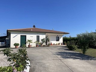Villa in Vendita a Paternopoli, 149'000€, 135 m²