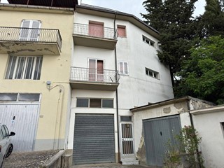 Casa Semi Indipendente in Vendita a Zungoli, 25'000&euro;, 200 m²