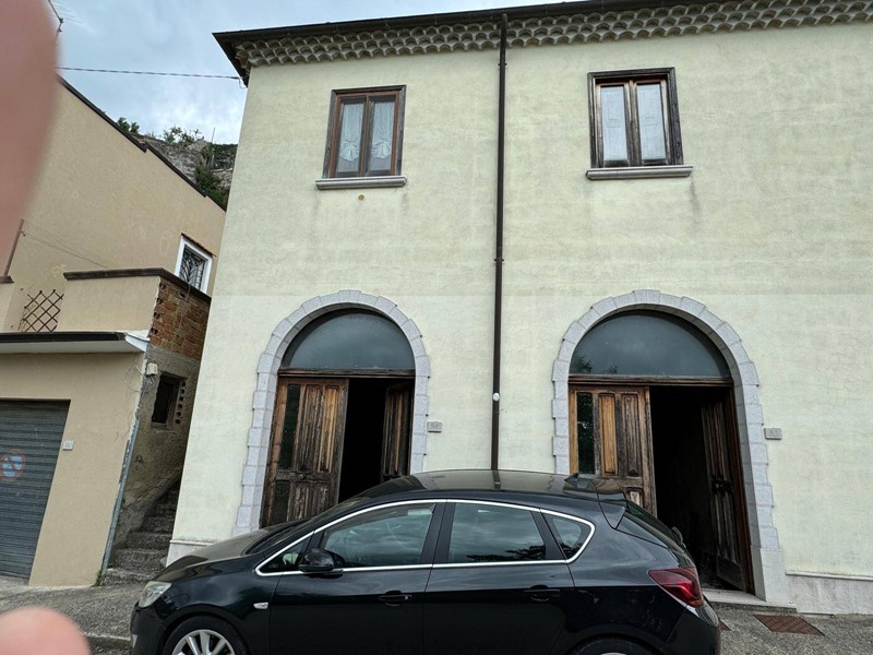 Casa Semi Indipendente in Vendita a Zungoli, 25'000&euro;, 90 m²