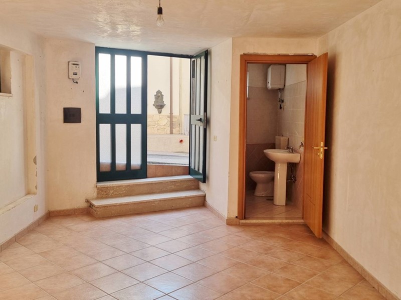 Magazzino in Affitto a Grottaminarda, 250€, 25 m²