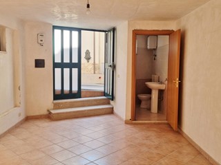 Magazzino in Affitto a Grottaminarda, 250€, 25 m²