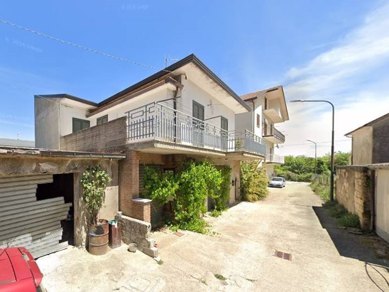 Casa Indipendente in Vendita a Vallata, 95'000&euro;, 205 m²