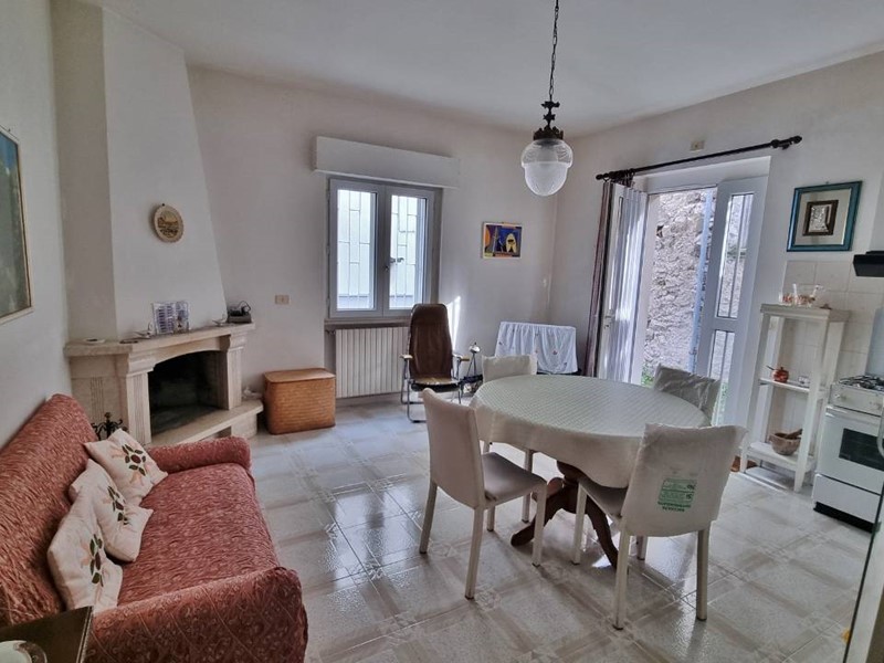 Casa Indipendente in Vendita a Sturno, 70'000&euro;, 110 m²