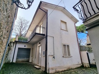 Casa Indipendente in Vendita a Sturno, 70'000&euro;, 110 m²