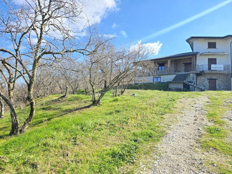 Villa in Vendita a Aiello del Sabato, 305'000&euro;, 390 m²