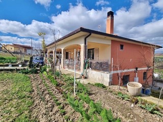 Casa Indipendente in Vendita a Flumeri, 136'000&euro;, 250 m²