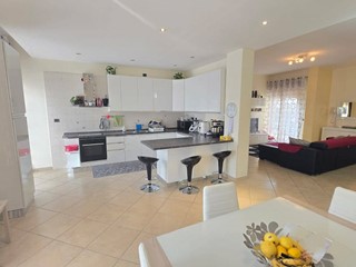 Trilocale in Vendita a Montemarano, 99'000&euro;, 110 m²