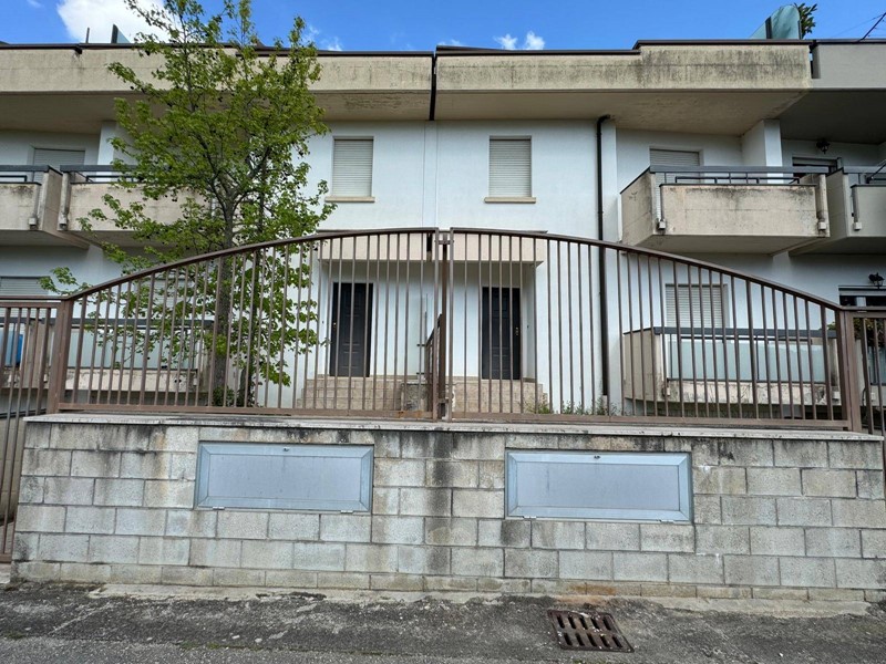 Villetta a schiera in Vendita a Ariano Irpino, 110'000&euro;, 280 m²