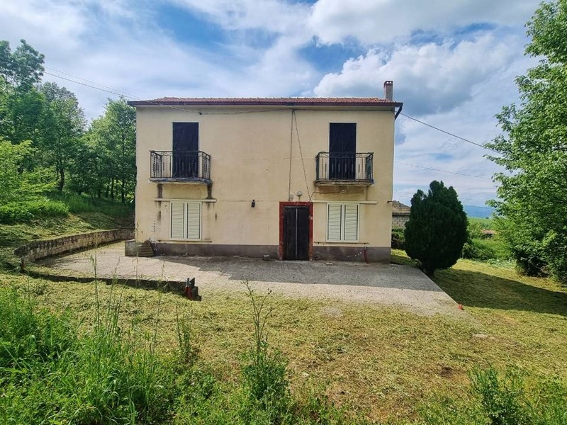 Casa Indipendente in Vendita a Rocca San Felice, 35'000&euro;, 95 m²