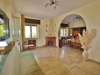 Casa Indipendente in Vendita a Vallesaccarda, 48'000€, 155 m²