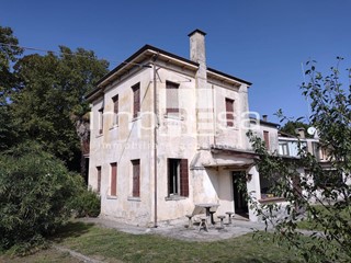 Casa Indipendente in Vendita a Treviso, 375'000€, 312 m²