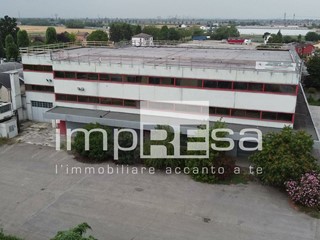 Immobile commerciale in Vendita a Voghera, 1'700'000€, 4550 m²