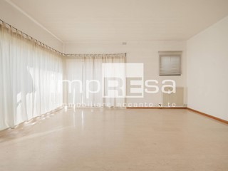 Attività commerciale in Affitto a Paese, 550€, 50 m²