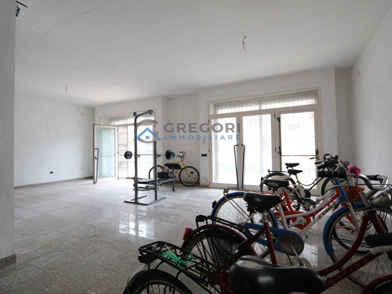 Immobile commerciale in Vendita a Alba Adriatica, 120'000€, 122 m²