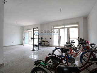 Immobile commerciale in Vendita a Alba Adriatica, 120'000€, 122 m²