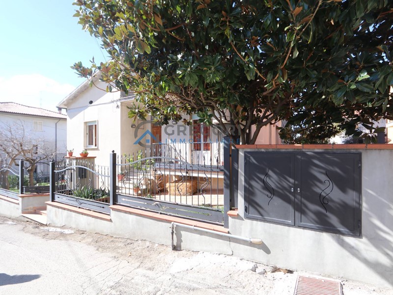 Casa Indipendente in Vendita a Nereto, 165'000€, 110 m²