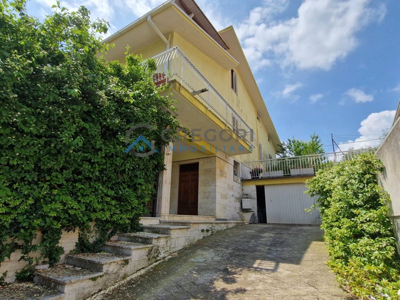 Casa Indipendente in Vendita a Spinetoli, 280'000€, 330 m²