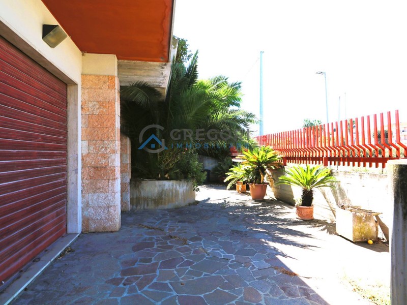 Immobile commerciale in Vendita a Martinsicuro, 98'000€, 360 m²
