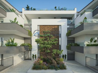 Immobile commerciale in Vendita a Nereto, 150'000€, 900 m²