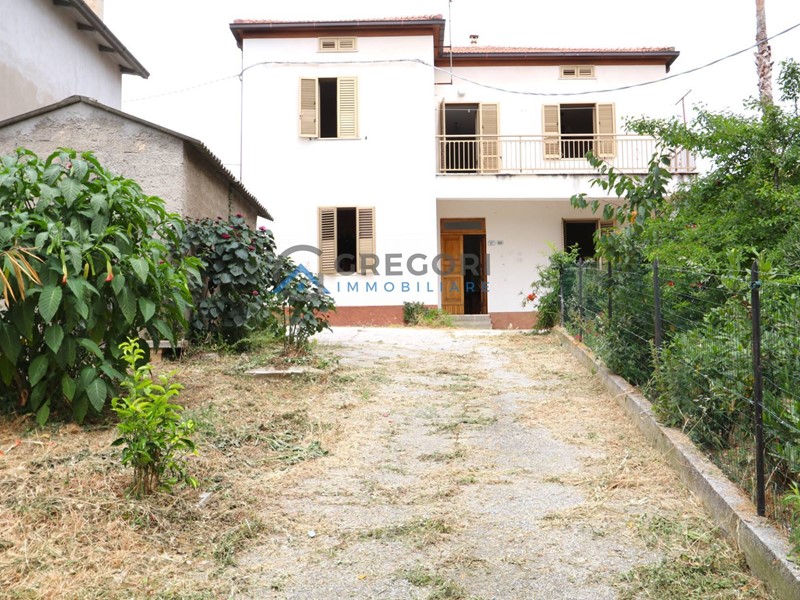 Casa Indipendente in Vendita a Colonnella, 170'000€, 232 m²