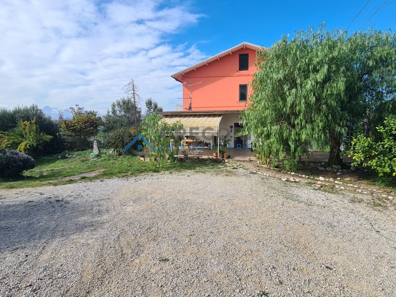Casa Semi Indipendente in Vendita a Mosciano Sant'Angelo, 179'000€, 120 m²