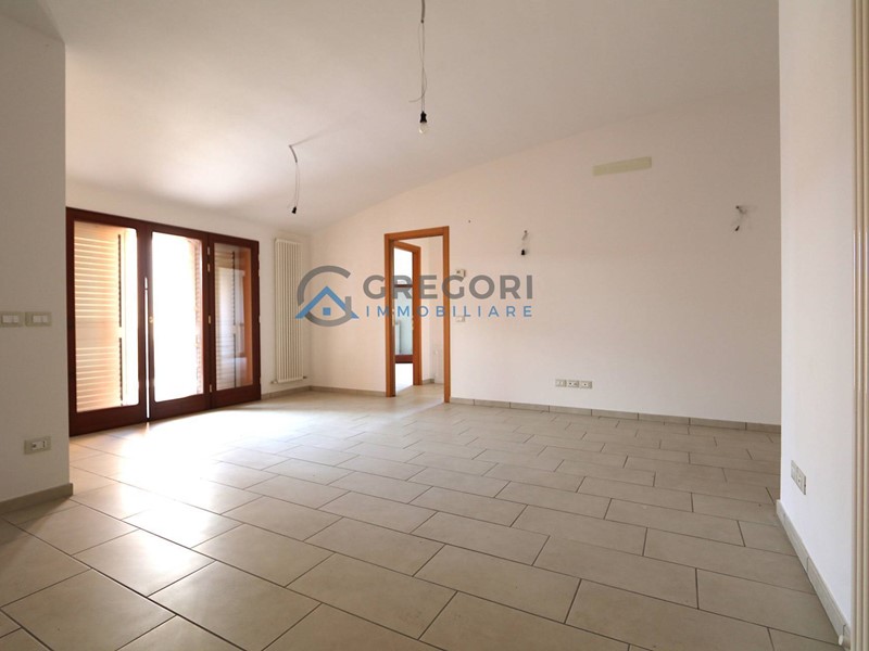 Trilocale in Vendita a Nereto, 118'000€, 91 m², con Box