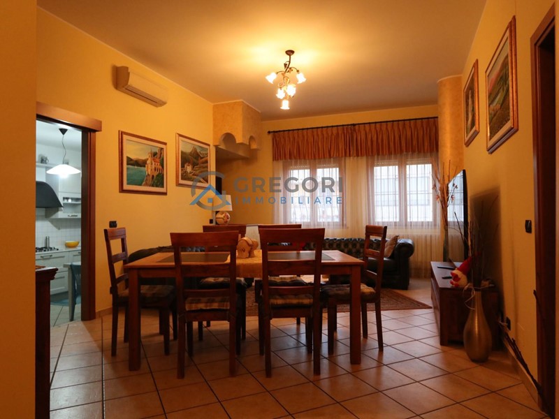 Appartamento in Vendita a Mosciano Sant'Angelo, 150'000€, 140 m², con Box