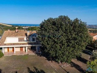 Villa in Vendita a Giulianova, 515 m²