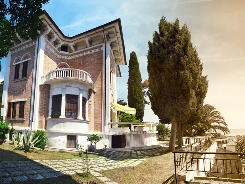 Villa in Vendita a Grottammare, 900 m²