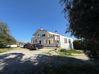 Casa Indipendente in Vendita a Cupra Marittima, 550'000€, 650 m²