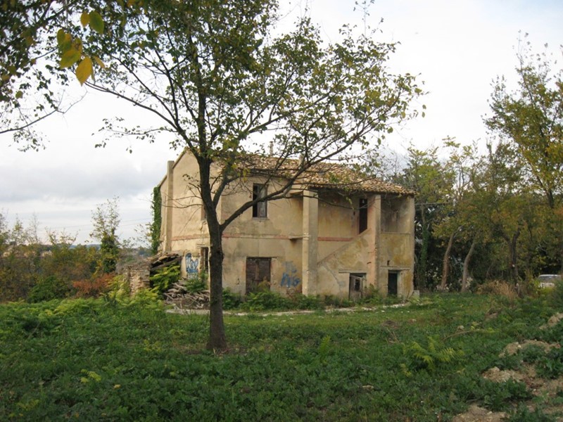 Rustico in Vendita a Camerano, 280'000€, 180 m²