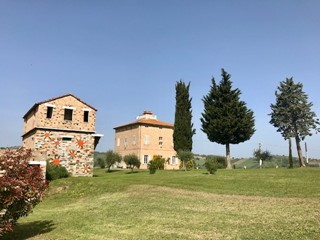 Rustico in Vendita a Montalto delle Marche, 750'000€, 1000 m²