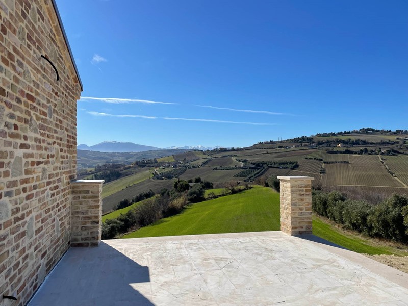 Rustico in Vendita a Cossignano, 650'000€, 200 m²