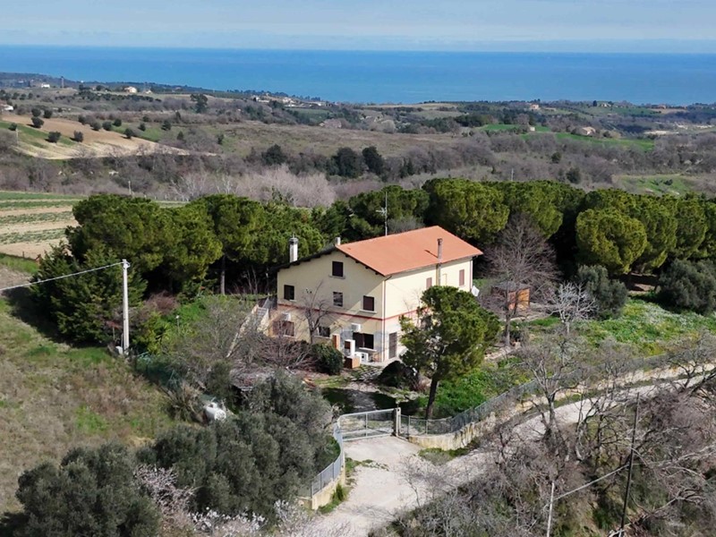 Rustico in Vendita a Ripatransone, 300'000€, 290 m²