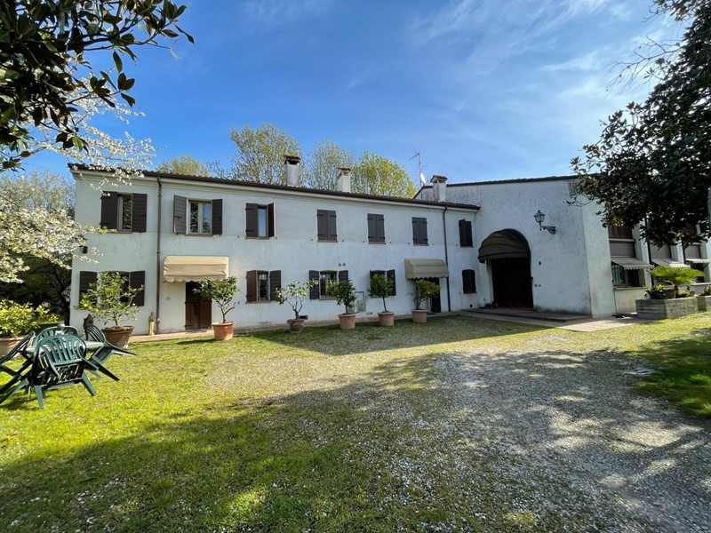 Rustico in Vendita a Borgo Virgilio, 450'000&euro;, 600 m²
