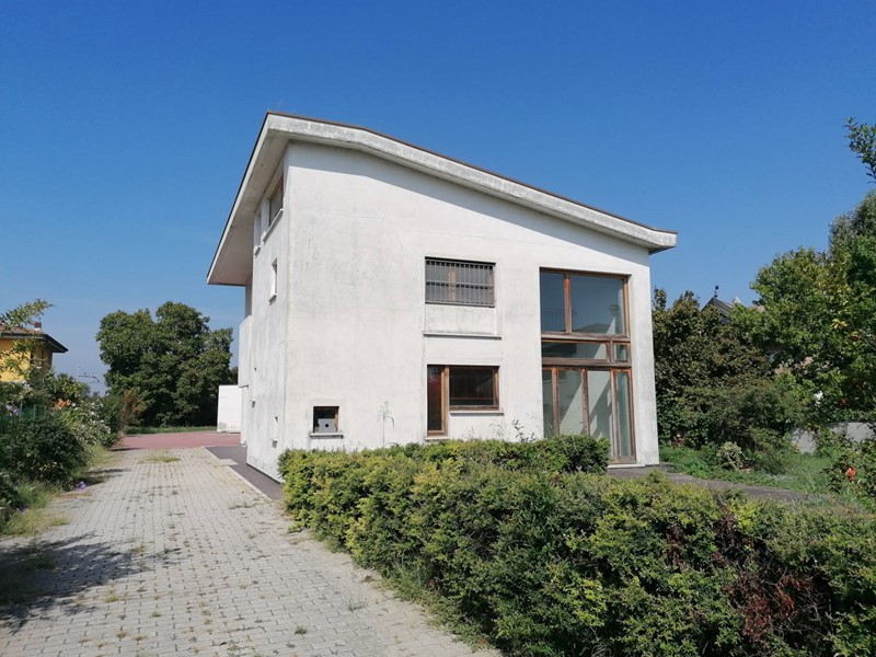 Villa in Vendita a Castellucchio, 250'000&euro;, 300 m²