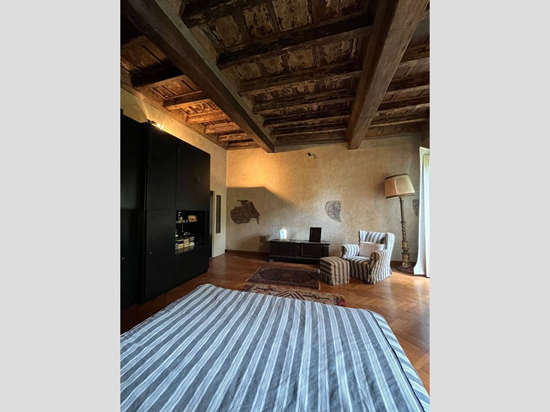 Casa Indipendente in Vendita a Mantova, 700 m²