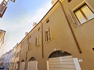 Casa Indipendente in Vendita a Mantova, 400 m²