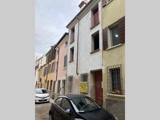 Casa Indipendente in Vendita a Mantova, 220 m²