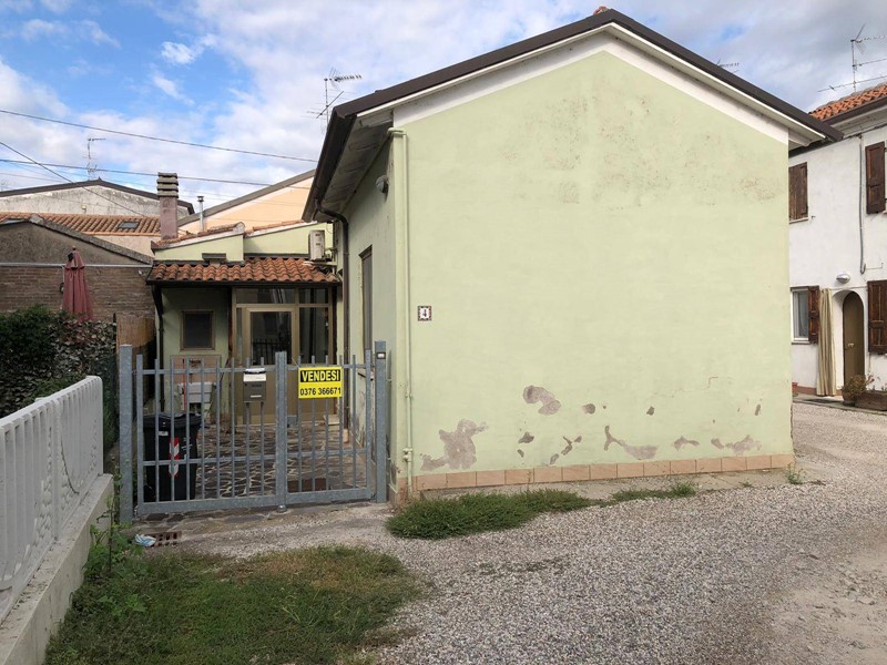 Casa Semi Indipendente in Vendita a Mantova, 95'000&euro;, 75 m²